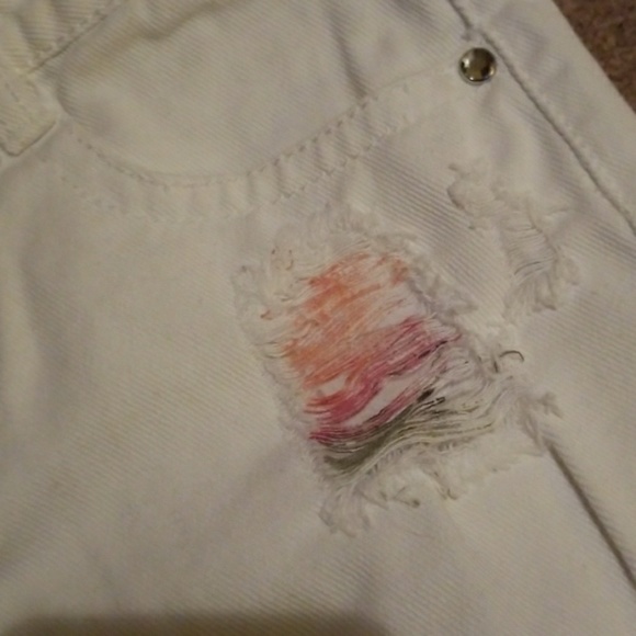 White jean shorts by guess - Picture 4 of 4